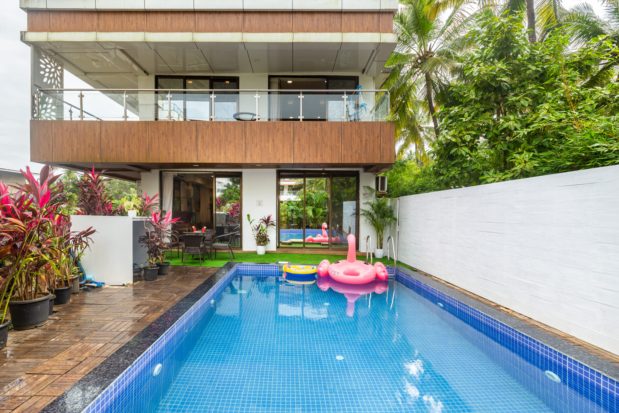 Halo private pool