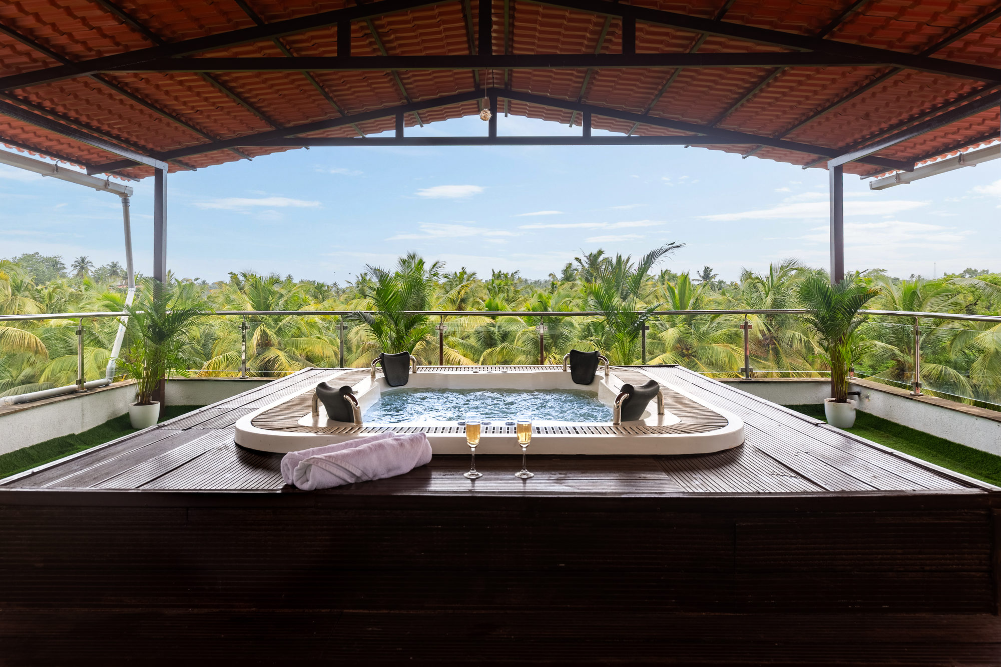 Skyla private jacuzzi